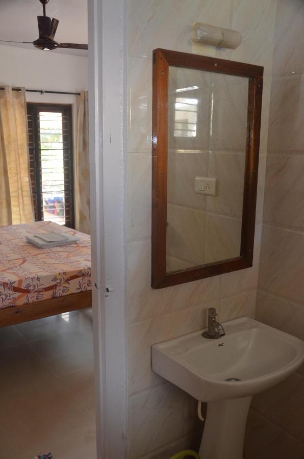 Arya Homestay Bougain Villa Gokarna  Eksteriør billede